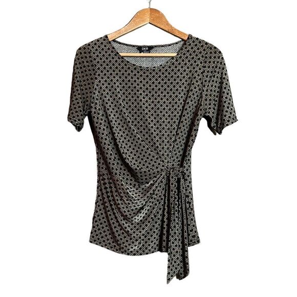 3 for $30! DKR patterned short sleeve blouse - Picture 1 of 10